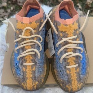 Adidas Yeezy boots Sneakers in Blue and Orange